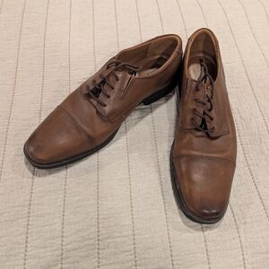 Clarks Men's Tan Leather Oxfords